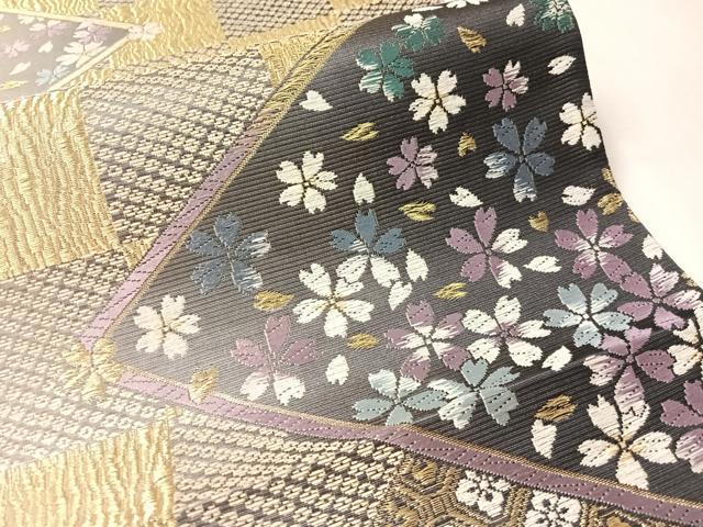 平和屋着物●西陣　熊井一雄作　六通柄袋帯　唐織　市松舞桜　金糸　証紙付き　上代48万　正絹　逸品　未使用　CABN2822vp