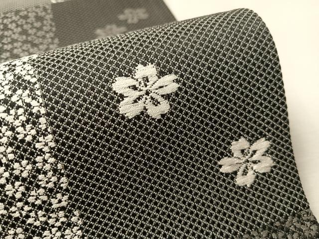 平和屋着物●西陣　荒塚一三作　伝統工芸士　和田正勝　全通柄袋帯　市松舞桜　証紙付き　正絹　逸品　CABN2897vp