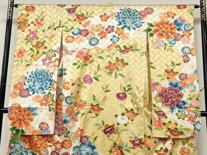 平和屋着物●豪華振袖　駒刺繍　舞花文　金彩　正絹　逸品　CABN4861ut