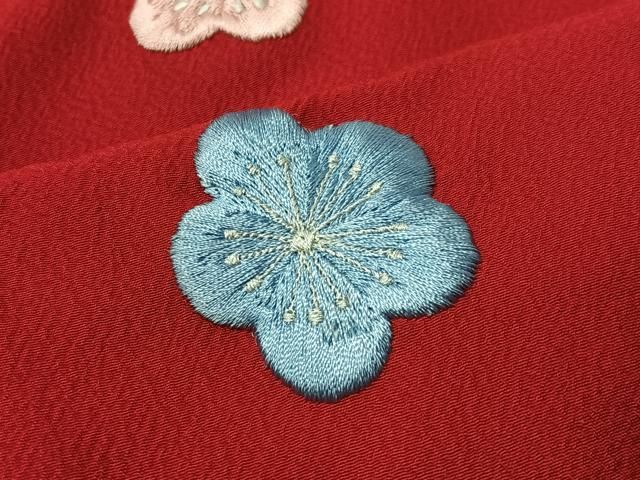 平和屋着物●世界的ファッションデザイナー　山本寛斎　kansaiブランド　小振袖　刺繍　梅花文　緋色　洗える着物　CABN6017vp
