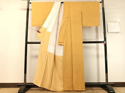 平和屋着物●上質な色無地　枝葉地紋　萱草色　正絹　逸品　CABN6069vp