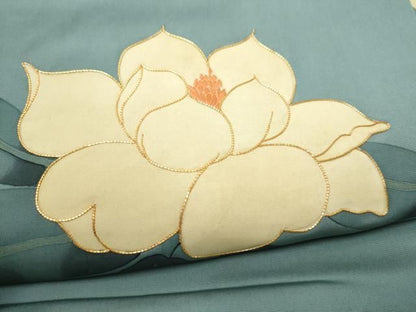 平和屋着物●塩瀬　九寸名古屋帯　駒刺繍　ろうけつ染　枝花文　正絹　逸品　CABN8323hy