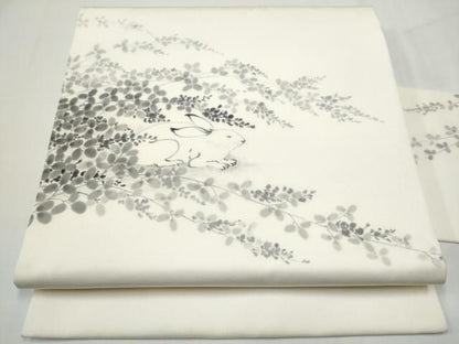 平和屋着物●塩瀬　九寸名古屋帯　手描き　兎　枝葉文　正絹　逸品　CABN8386hy