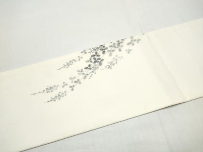 平和屋着物●塩瀬　九寸名古屋帯　手描き　兎　枝葉文　正絹　逸品　CABN8386hy