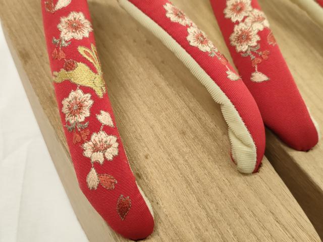 平和屋本店●和装小物　ぽっくり下駄　こっぽり・おこぼ下駄　総刺繍　うさぎ草花文　金糸　逸品　CXAA0682s6