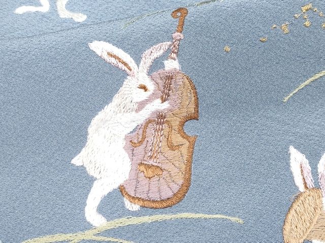平和屋本店■極上　訪問着　総刺繍　兎　演奏　金糸　勿忘草色地　逸品　CYAA0782s4