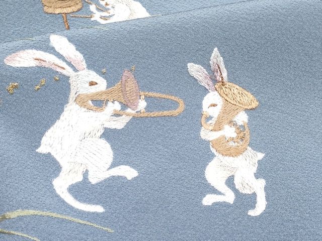 平和屋本店■極上　訪問着　総刺繍　兎　演奏　金糸　勿忘草色地　逸品　CYAA0782s4