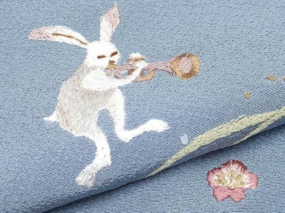 平和屋本店■極上　訪問着　総刺繍　兎　演奏　金糸　勿忘草色地　逸品　CYAA0782s4