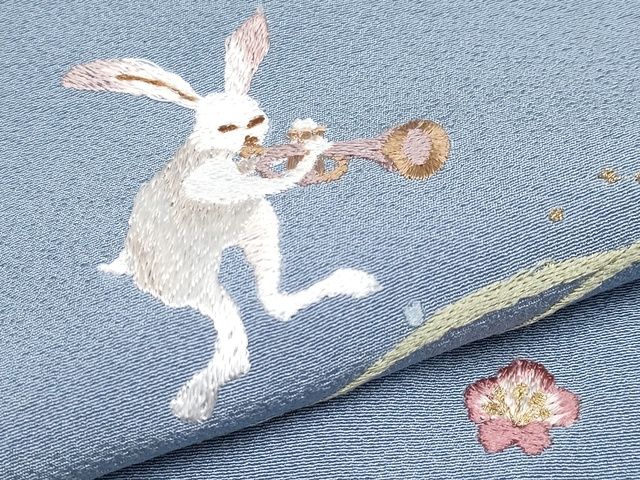 平和屋本店■極上　訪問着　総刺繍　兎　演奏　金糸　勿忘草色地　逸品　CYAA0782s4