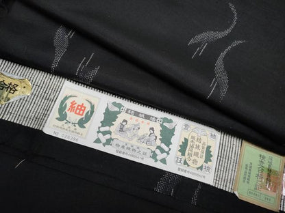 平和屋本店●極上 結城紬 100亀甲 群鶴文 黒地 証紙付き 逸品 未使用 CYAA1497s5