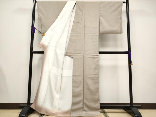 平和屋本店■希少　「美しいキモノ」お馴染みのメーカー　となみ織物　仙福屋宗介　お召　白橡色地　証紙付き　逸品　CYAA1532s5