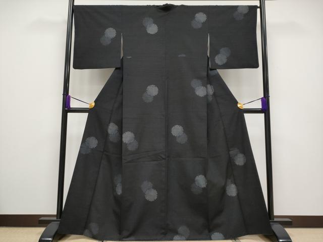 平和屋本店●極上 結城紬 100亀甲 雪輪重ね文 黒地 証紙付き さが美扱い 結城屋謹製 逸品 CYAA2420s5