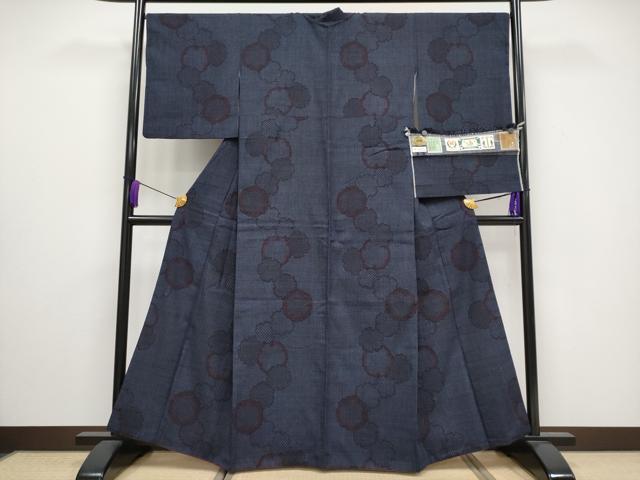 平和屋着物●極上 本場結城紬 重要無形文化財 奥順謹製 100亀甲 雪輪重ね文 濃紺地 証紙付き 逸品 CYAA3185s5