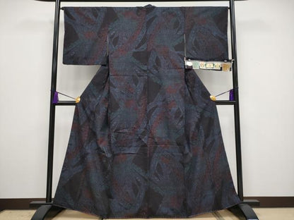 平和屋着物●極上　本場結城紬　重要無形文化財　100亀甲　扇面飛鶴花文　濃紺地　証紙付き　逸品　未使用　CYAA3342s5