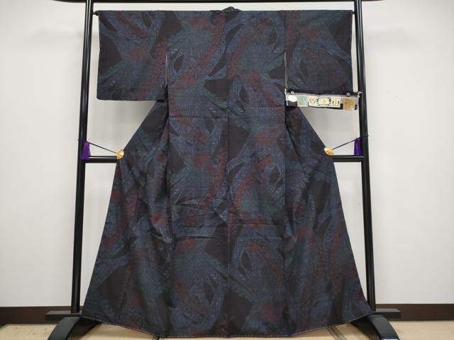平和屋着物●極上　本場結城紬　重要無形文化財　100亀甲　扇面飛鶴花文　濃紺地　証紙付き　逸品　未使用　CYAA3342s5