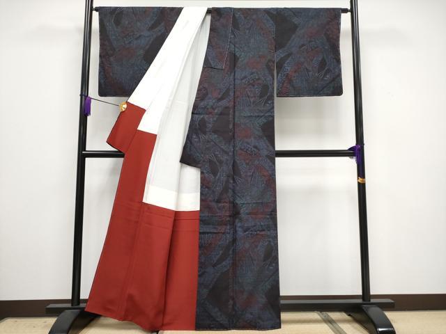 平和屋着物●極上　本場結城紬　重要無形文化財　100亀甲　扇面飛鶴花文　濃紺地　証紙付き　逸品　未使用　CYAA3342s5