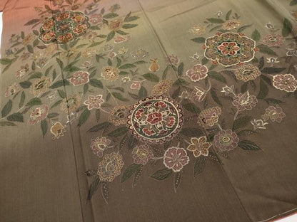 平和屋着物●極上　中国三大刺繍　スワトウ刺繍　総刺繍　訪問着　正倉院枝花文　暈し染め　金糸　反端付き　逸品　未使用　CYAA3344s5