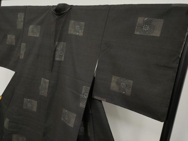 平和屋本店■希少　本場結城紬　重要無形文化財　永井千代子作　100亀甲　枝菊　黒地　証紙・反端・色紙・保証書付 逸品 未使用 CYAA3569s5