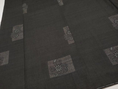 平和屋本店■希少　本場結城紬　重要無形文化財　永井千代子作　100亀甲　枝菊　黒地　証紙・反端・色紙・保証書付 逸品 未使用 CYAA3569s5