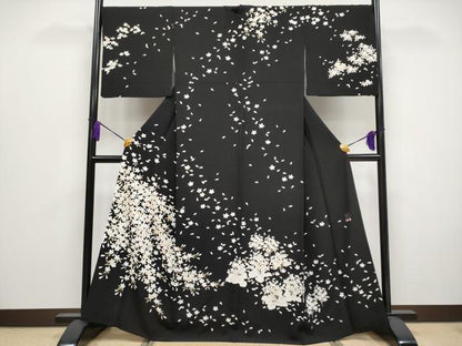 平和屋着物●極上　訪問着　作家物　駒刺繍　舞桜　黒地　金彩　逸品　CYAA3856s5