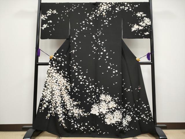 平和屋着物●極上　訪問着　作家物　駒刺繍　舞桜　黒地　金彩　逸品　CYAA3856s5