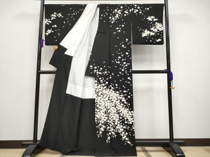 平和屋着物●極上　訪問着　作家物　駒刺繍　舞桜　黒地　金彩　逸品　CYAA3856s5