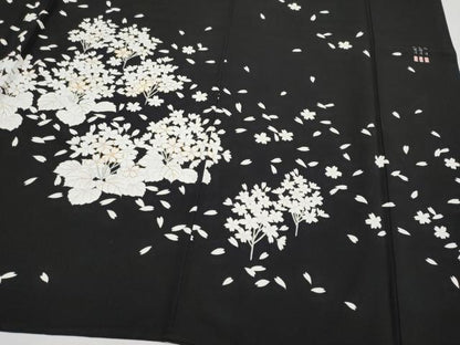 平和屋着物●極上　訪問着　作家物　駒刺繍　舞桜　黒地　金彩　逸品　CYAA3856s5