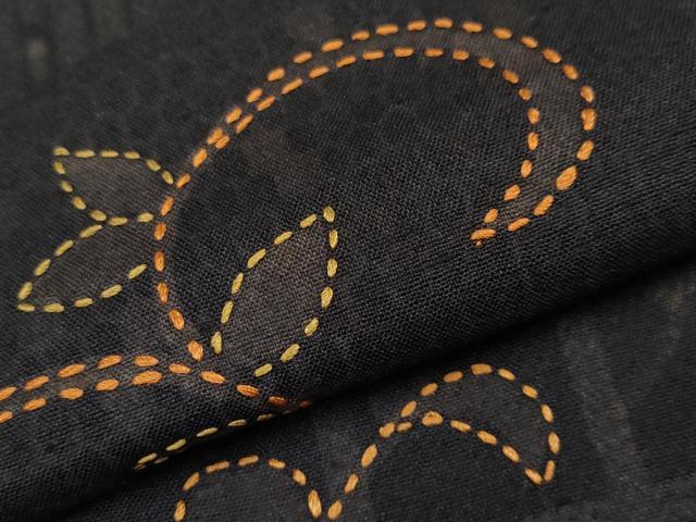 平和屋着物●極上　紬　創作工芸　総刺繍　総刺し子　唐草文　黒地　反端付き　逸品　CYAA4017s6