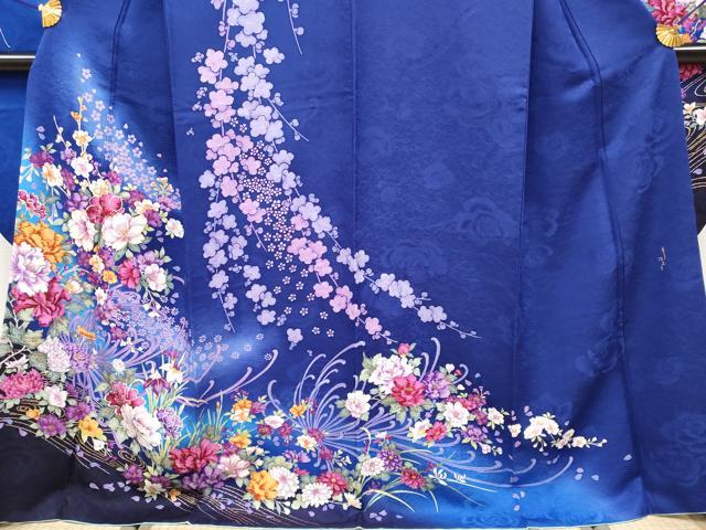 平和屋着物●極上　振袖　駒刺繍　短冊草花文　暈し染め　銀通し地　逸品　CZAA5136s6 平和屋着物○極上 森英恵・HANAE MORI 振袖 駒刺繍 草花文 暈し