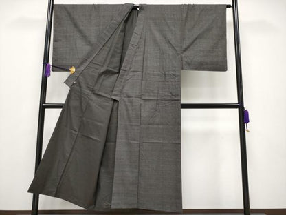 平和屋本店●希少　男性　本場結城紬　重要無形文化財　160亀甲　総詰め　黒地　三越扱い　逸品　CYAA4046s6