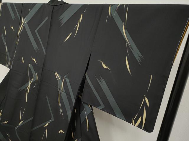 平和屋着物●極上　紬　背抜き仕立て　コウモリ　笹　黒地　金彩　逸品　未使用　CYAA4065s6