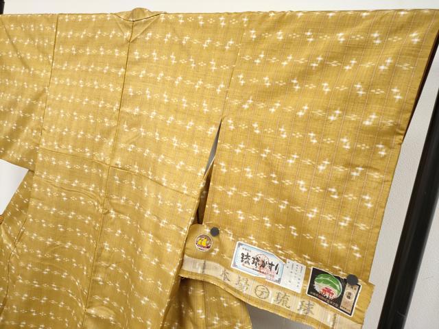 平和屋本店●極上 本場琉球絣 手織 大城誠光作 黄土色地 証紙付き 逸品 CYAA4163s6