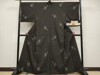平和屋着物●極上　本場大島紬　9マルキ　泥染め　枝花文　黒地　美紀大島謹製　証紙付き　逸品　未使用　CYAA4344s6