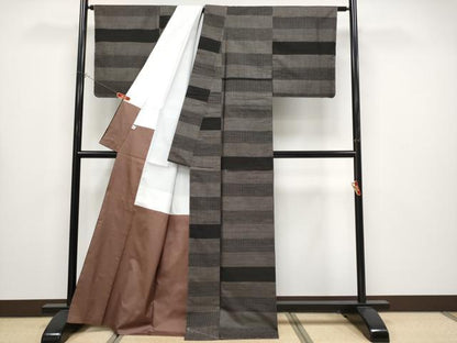 平和屋着物●極上　本場大島紬　7マルキ　泥染め　手織り　竹千雅　泥の舞　たけがわ織物謹製　証紙付き　逸品　未使用　CYAA4426s6