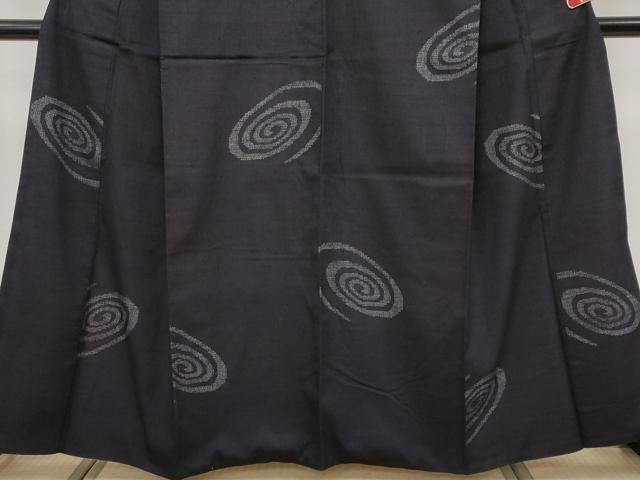 平和屋本店●極上 本場結城紬 重要無形文化財 100亀甲 渦巻き 黒地 証紙付き 逸品 CYAA4581s6