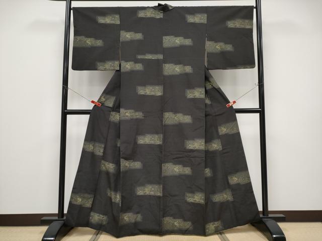 平和屋着物●極上　紬　鳥獣戯画　黒地　逸品　CYAA4598s6