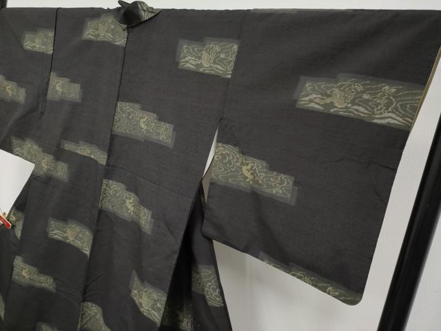 平和屋着物●極上　紬　鳥獣戯画　黒地　逸品　CYAA4598s6