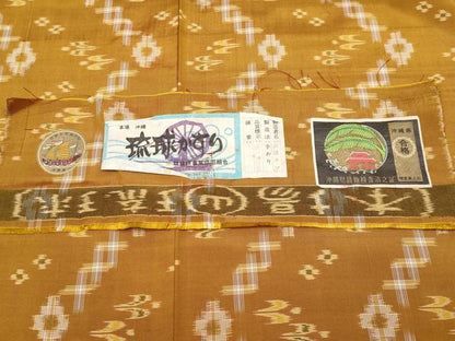 平和屋着物●極上　本場琉球絣　手おり　赤嶺カマ作　狐色地　証紙付き　逸品　未使用　CYAA4682s6