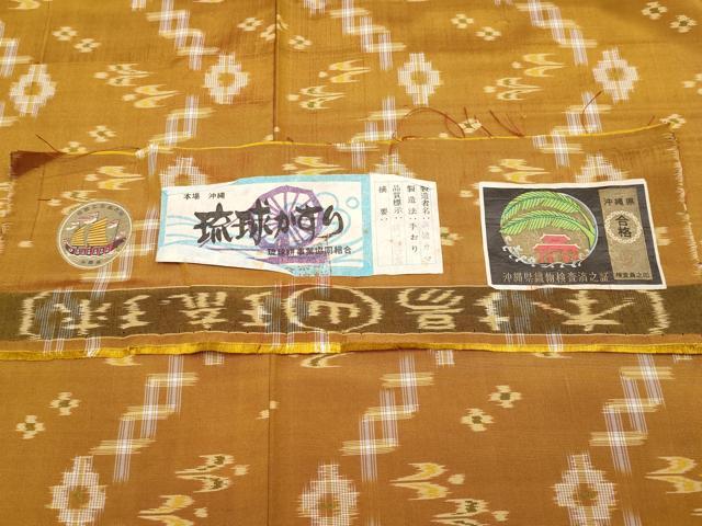 平和屋着物●極上　本場琉球絣　手おり　赤嶺カマ作　狐色地　証紙付き　逸品　未使用　CYAA4682s6