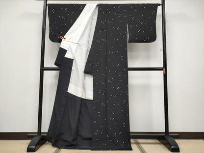 平和屋着物●極上　小紋　舞花びら　黒地　鬼しぼ縮緬　逸品　未使用　CYAA4767s6