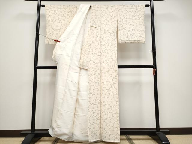 平和屋着物●極上　銀座きしや　小紋　桜模様　鬼しぼ縮緬　練色地　たとう紙付き　逸品　CYAA4790s6
