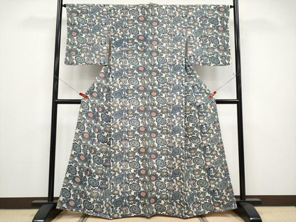 平和屋着物●極上　銀座きしや　小紋　藍　型染め　舞蝶枝菊文　鬼しぼ縮緬　練色地　たとう紙付き　逸品　CYAA4792s6