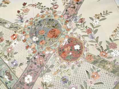 平和屋着物●極上　中国三大刺繍　スワトウ刺繍　総刺繍　訪問着　正倉院花唐草文　暈し染め　金糸　灰青色地　逸品　未使用　CYAA4797s6