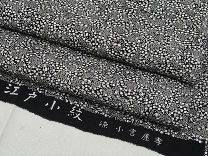 平和屋着物∞極上　人間国宝　小宮康孝　羽織　江戸小紋　河豚と茄子　黒地　反端付き　逸品　未使用　CYAA4809s6
