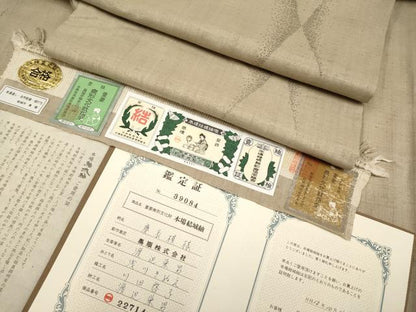 平和屋本店●極上　本場結城紬　重要無形文化財　奥順謹製　160亀甲　慶長模様　証紙・鑑定証付き　白橡色地　逸品　CYAA4836s6