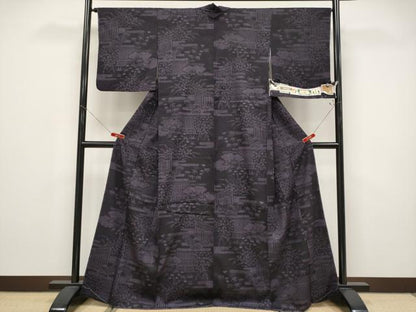 平和屋着物●極上　本場結城紬　重要無形文化財　80亀甲　エ霞枝花文　紫黒色地　証紙付き　逸品　未使用　CYAA4852s6