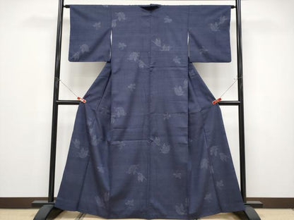 平和屋着物●極上　本場結城紬　重要無形文化財　100亀甲　飛び亀甲柄　舞蝶文　褐色地　証紙付き　ぎんざ秀粋扱い　逸品　CYAA4855s6