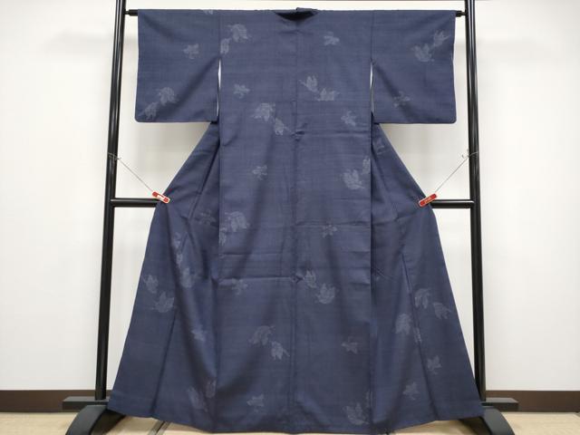 平和屋着物●極上　本場結城紬　重要無形文化財　100亀甲　飛び亀甲柄　舞蝶文　褐色地　証紙付き　ぎんざ秀粋扱い　逸品　CYAA4855s6