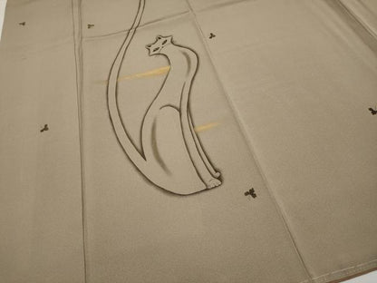 平和屋着物●極上　日本画家　手描き作家　デザイナー　高橋威至　訪問着　猫　三つ葉　金彩　空五倍子色地　逸品　未使用　CYAA4953s6