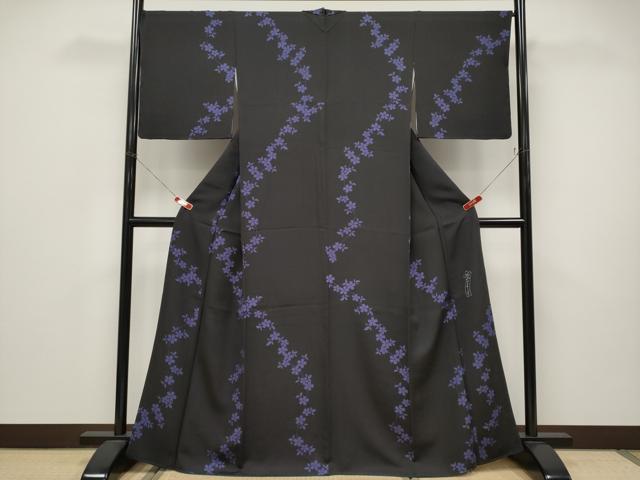 平和屋着物●極上　世界的人形師　辻村寿三郎　ジュサブロー　小紋　舞桜文　黒地　ほていや扱い　逸品　未使用　CYAA5010s6
